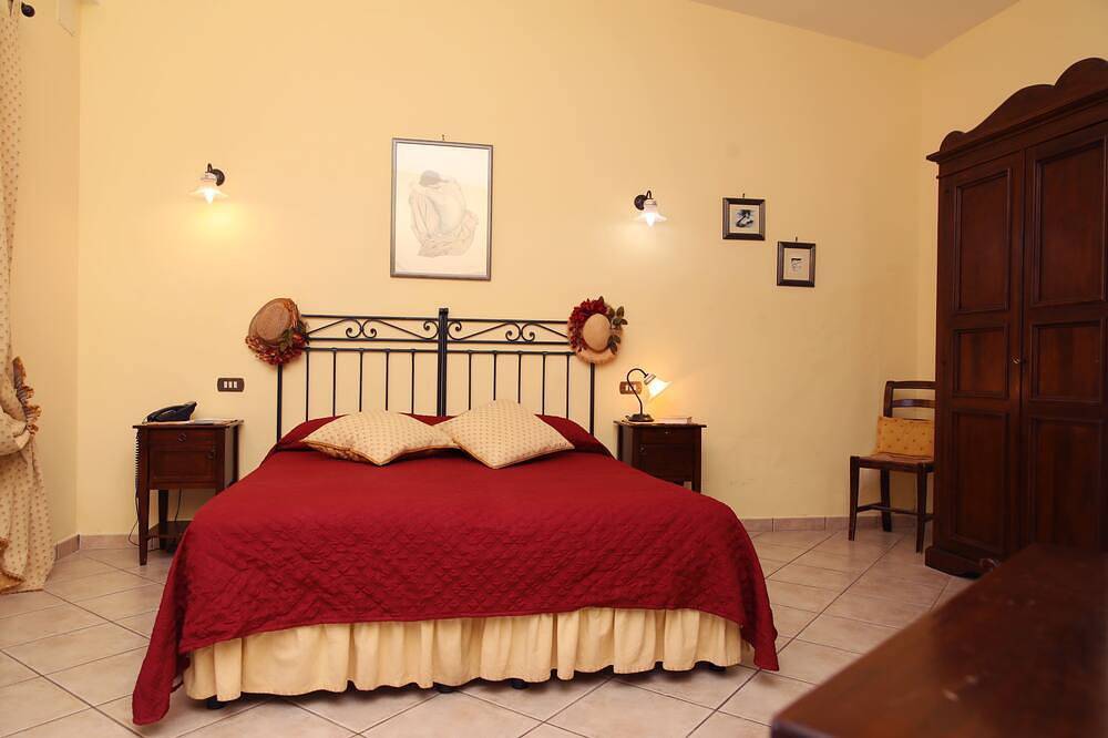 Le Cese, an old 18th century farmhouse surrounded by greenery ideal for relaxing  in San Giovanni Rotondo, Gargano