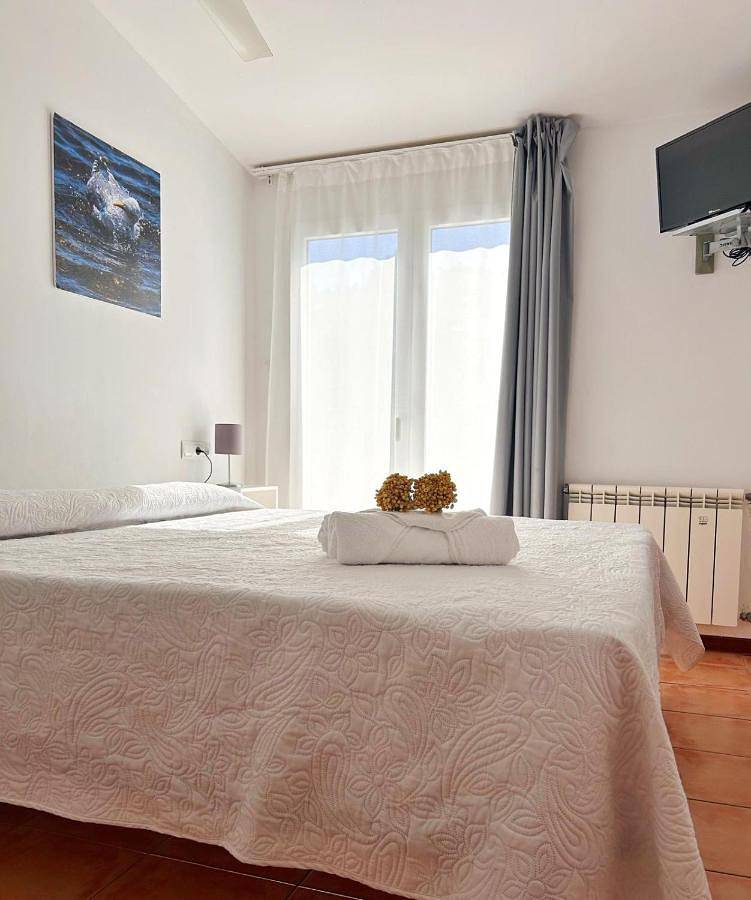 Double Room with Private Bathroom in Platja del Port d'Alguer (Cadaques), Cadaqués