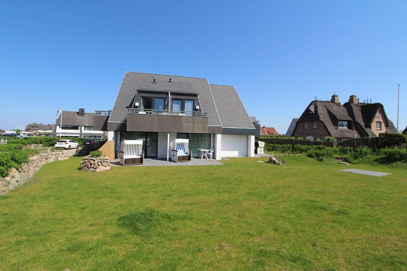 Ganze Wohnung, Strandnah gelegene, großzügige Drei-Zimmer-Ferienwohnung auf zwei Ebenen in Wenningstedt, Sylt