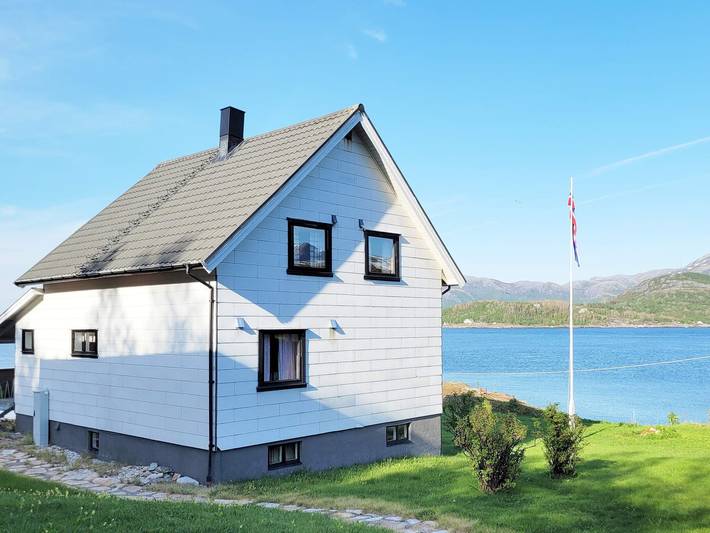 Feriehus for 6 personer, med Terrasse og Hage i Nordland