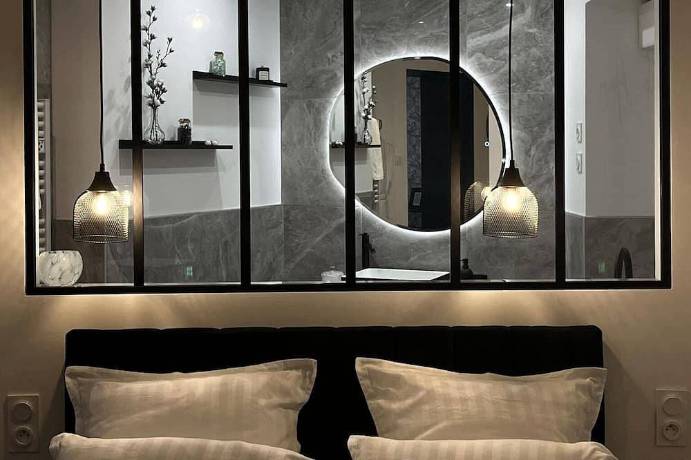 Entire apartment, Arum Suite with terrace in Roanne, Roanne region