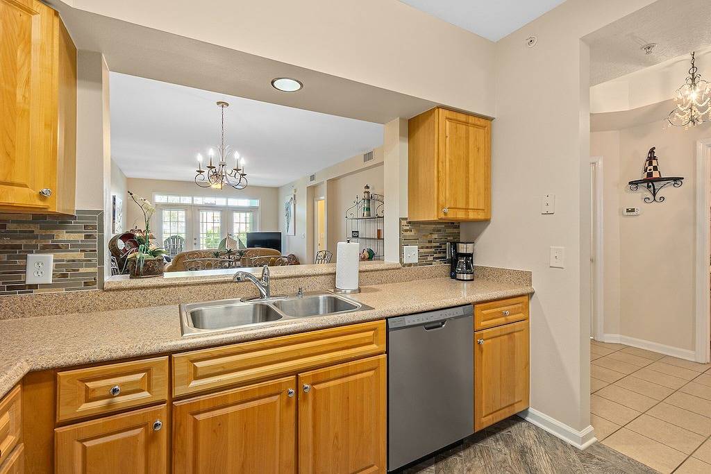 Ganze Wohnung, Seaside Escape l Steps to Beach l Heated Pool in St. Augustine Beach, St. Augustine