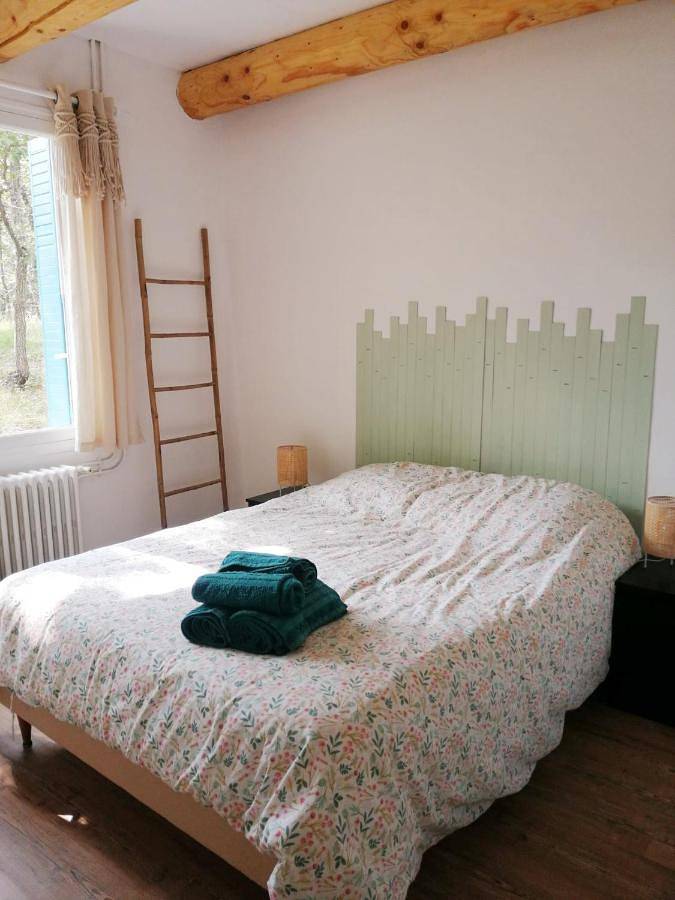 Location de vacances pour 6 personnes, avec vue et terrasse à Oppedette - 2