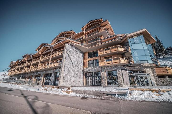Appart’hôtel pour 16 personnes, avec balcon et sauna ainsi que jacuzzi et piscine