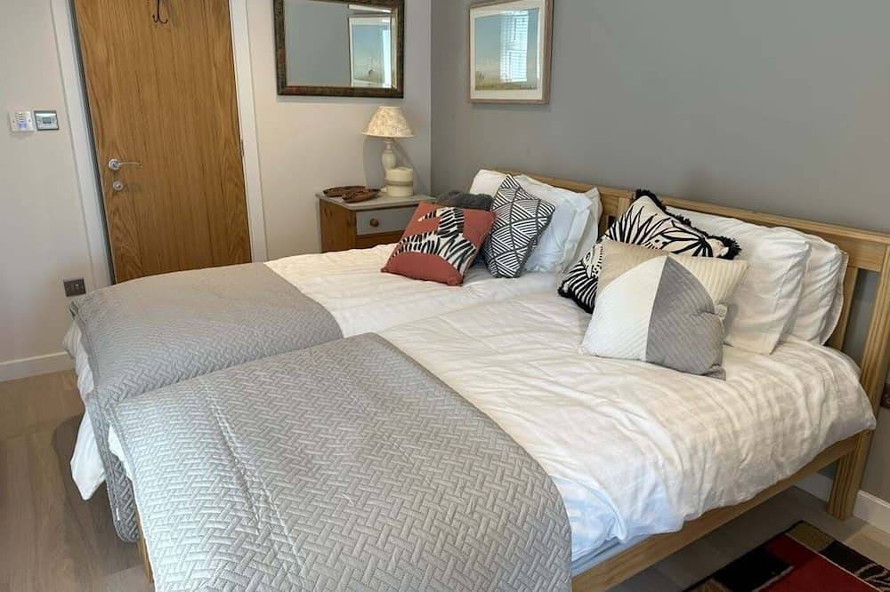 A stunning 3 bedroom property with sea views and direct access to the beach. in Great Yarmouth, The Broads