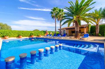 Chalet para 4 personas, con piscina para niños y piscina además de terraza y jardín en Mallorca