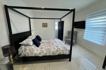 Bed And Breakfast for 14 People in County Antrim, Ulster, Photo 1
