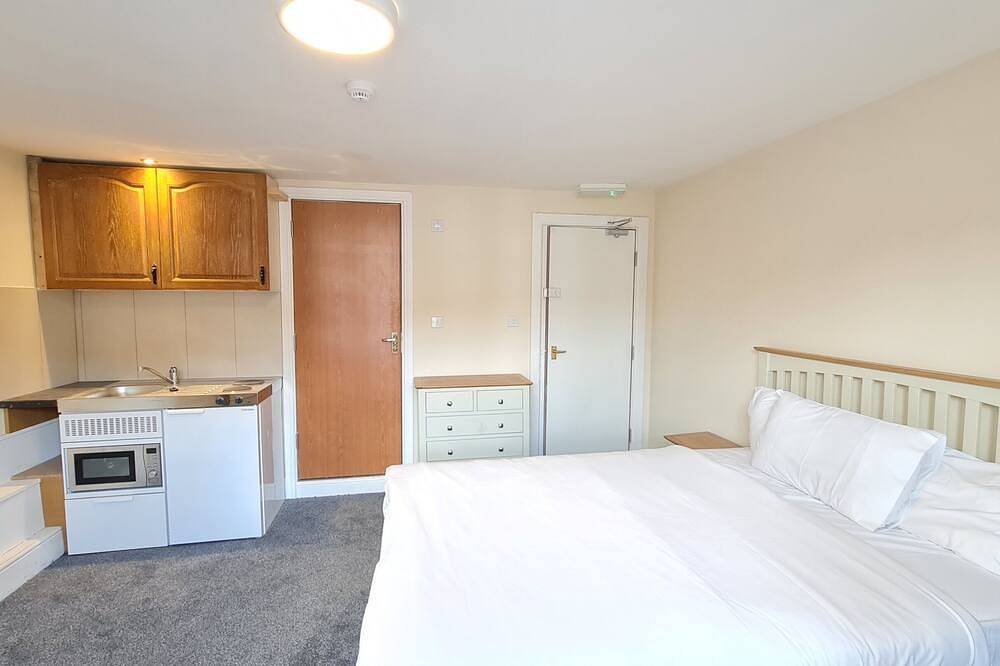 Entire apartment, Comfort studio apartment with private bathroom in Ashford, Ashford region