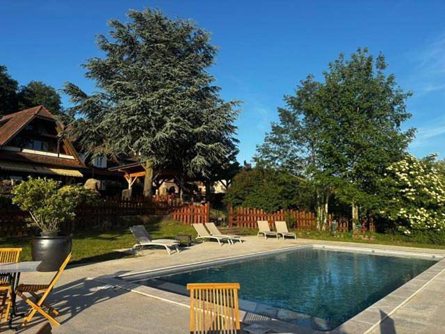 Location de vacances pour 4 personnes, avec Terrasse et Jardin ainsi que Piscine et Vue à Still