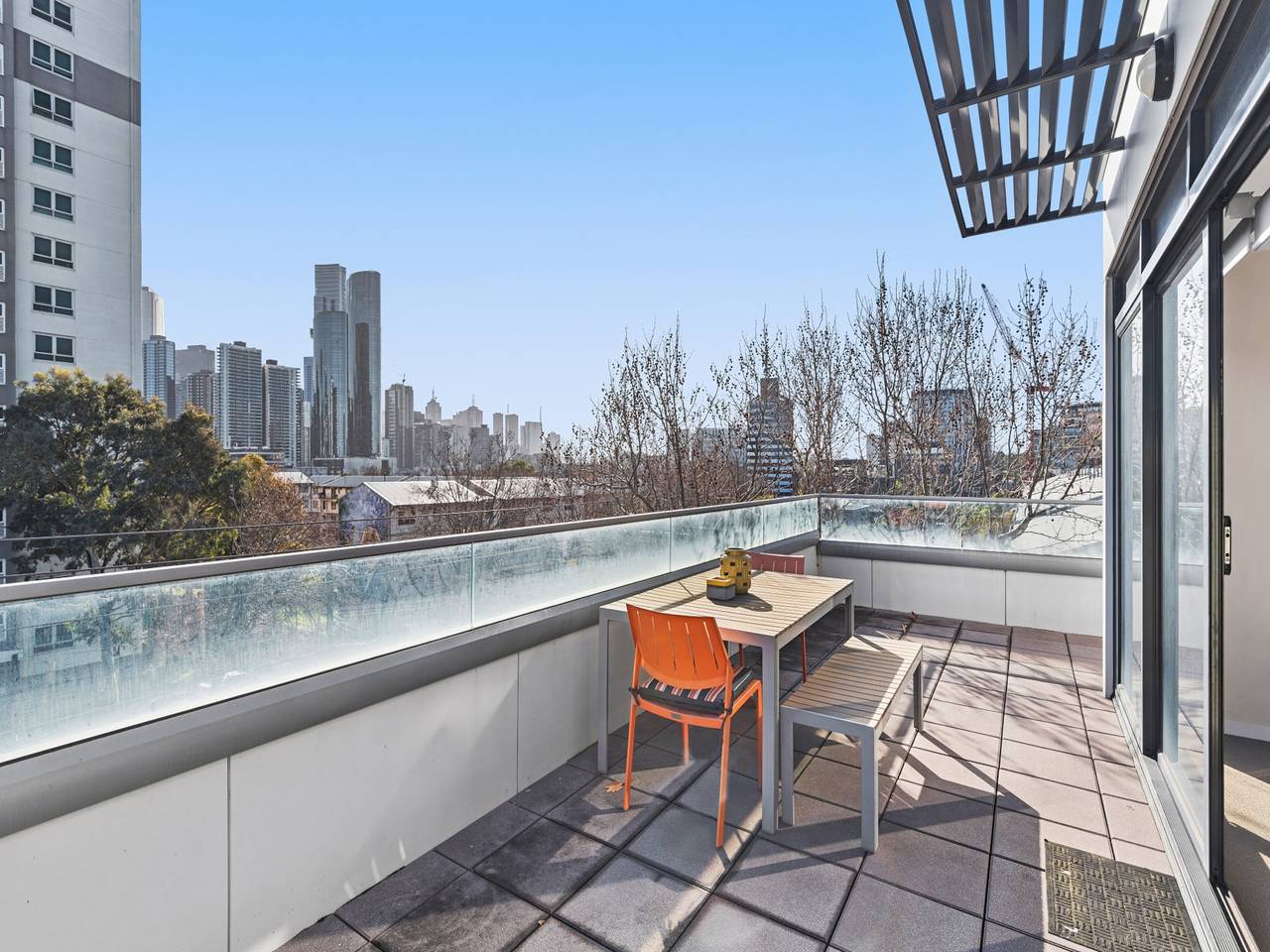 Entire apartment, Chic Inner City Convenience, with Secure Parking in South Melbourne, Melbourne