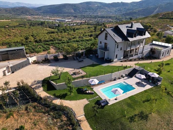 Hôtel pour 2 personnes, avec Terrasse et Jardin ainsi que Piscine et Vue à Villafranca del Bierzo