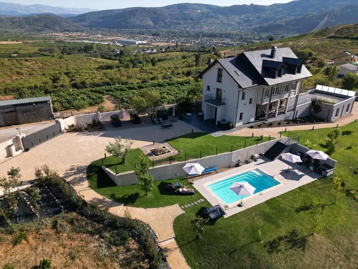 Hotel para 2 personas, con vistas además de jardín y piscina - 1