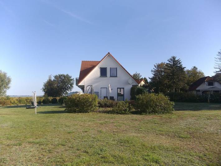 Ferienhaus für 6 Personen, mit Sauna und Garten sowie Seeblick und Balkon, kinderfreundlich in Fuhlendorf - 2