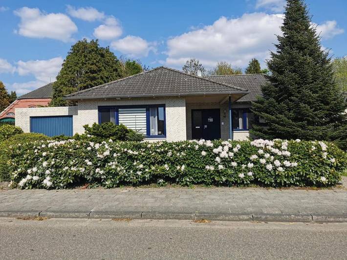 Vakantiehuis voor 4 personen, with Whirlpool and Terras as well as Tuin in Moormerland