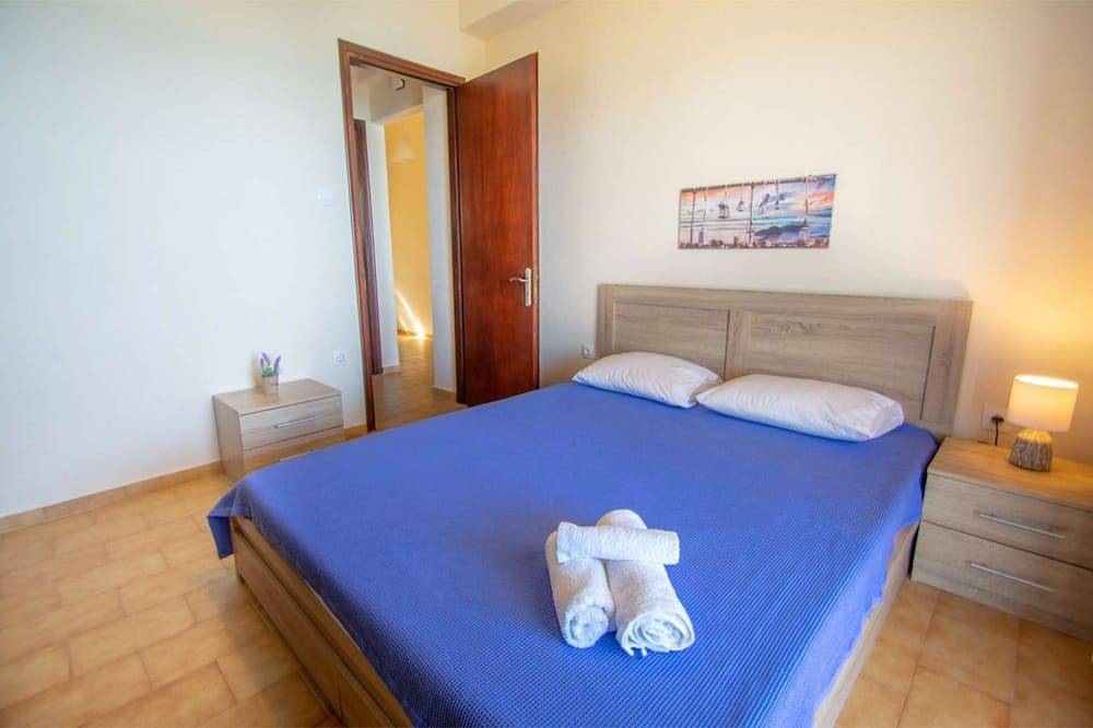 Ganze Wohnung, Apartment right on the water in Tragaki, Zakynthos