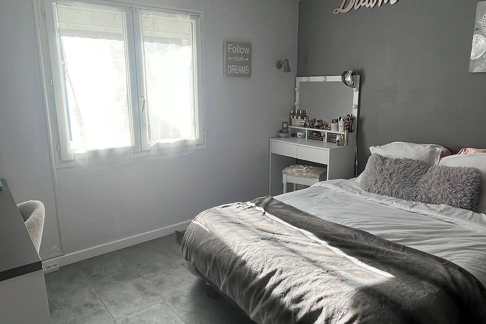 Modern air-conditioned villa in a quiet location with swimming pool between Cassis and La Ciotat in Roquefort-la-Bédoule, Marseille region