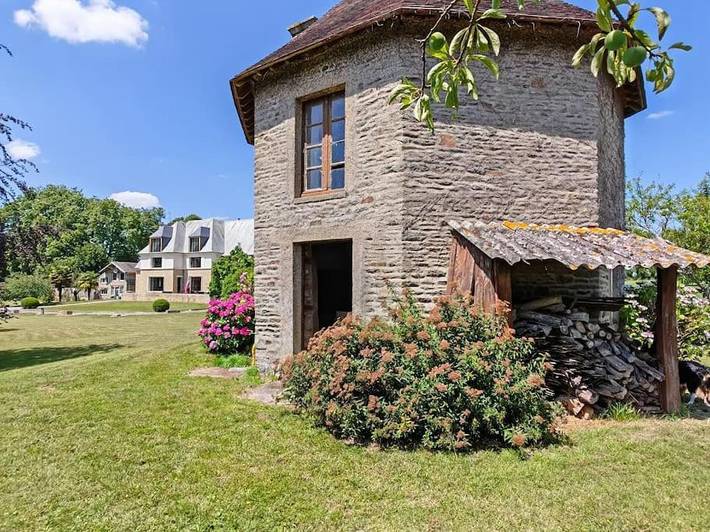 Gîte pour 10 personnes, avec terrasse et vue à Saint-Quentin-sur-le-Homme