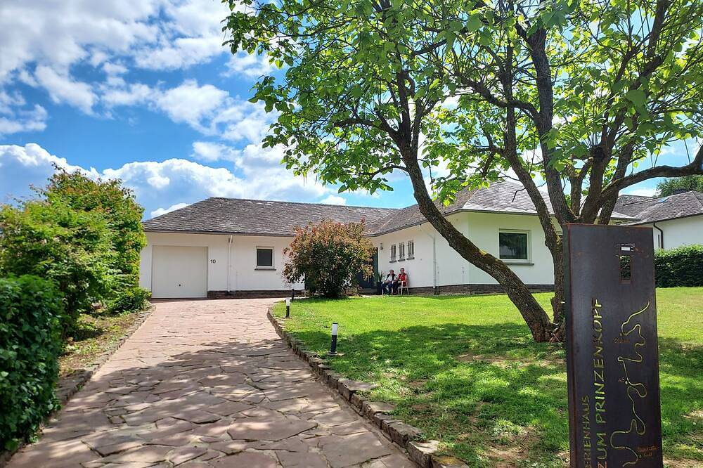 Ganze Wohnung, Ferienhaus Prinzenkopf Wohnung 96 m² mit wunderschönem Ausblick in das Moseltal in Alf, Traben-Trarbach und Umbegung