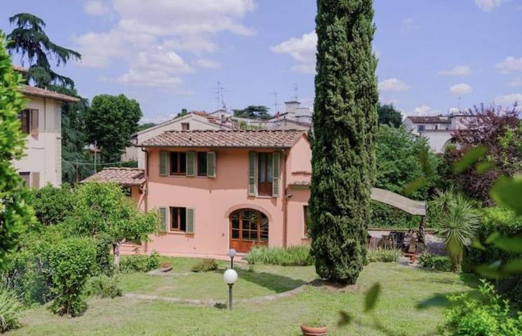 Villa pour 7 personnes, avec terrasse ainsi que vue et jardin, animaux acceptés à Florence - 2