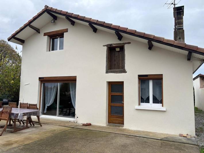 Location de vacances pour 6 personnes, avec terrasse et jardin, animaux acceptés dans Banos