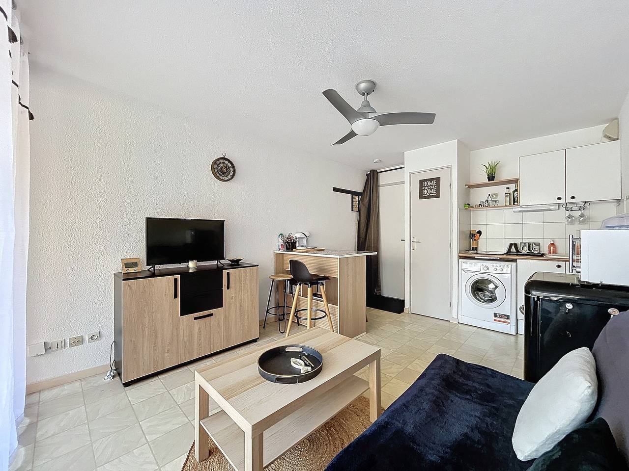 Entire apartment, 2-Bedroom Apartment with Terrace, Parking, Pool in La Côte Vermeille, Argelès-sur-Mer