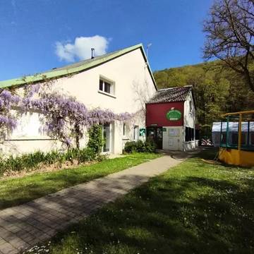 Mobil home pour 4 personnes, avec piscine et terrasse dans Forêt d'Huelgoat