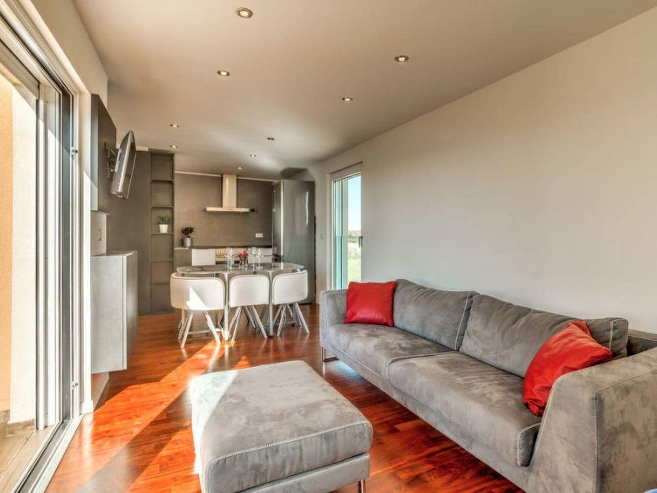 Ganze Ferienwohnung, Wohnung "Lovrecica" mit Blick auf das Wasser in Lovrecica, Umag und Umgebung