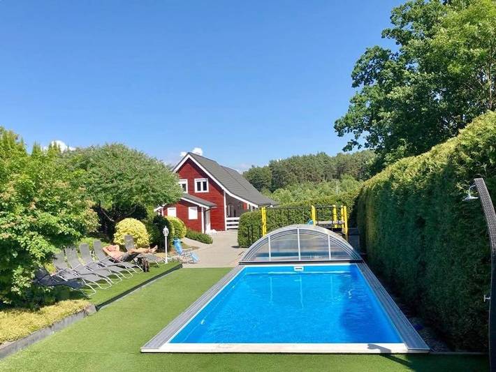 Ferienwohnung für 4 Personen, mit Balkon und Terrasse sowie Garten und Pool