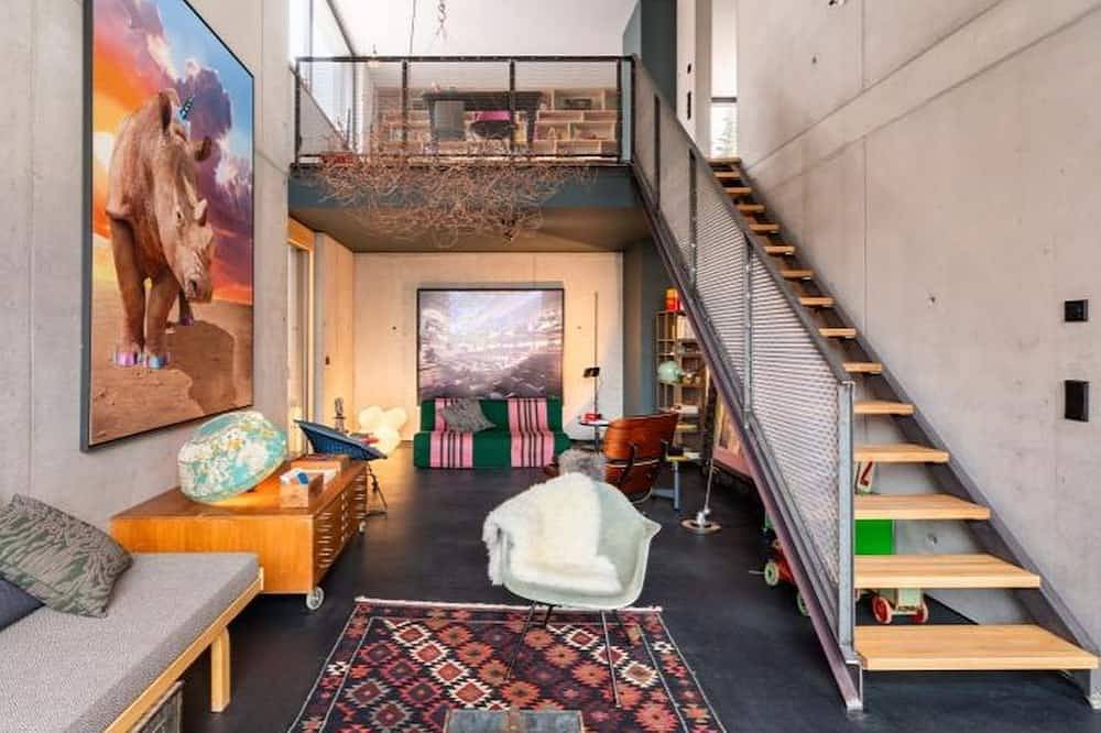 Ganze Wohnung, Friz 8 - Art Apartment mit 150 qm, 2 Doppelzimmer + 2 Einzelbetten, max. für 6 Personen in Gundelfingen, Südschwarzwald