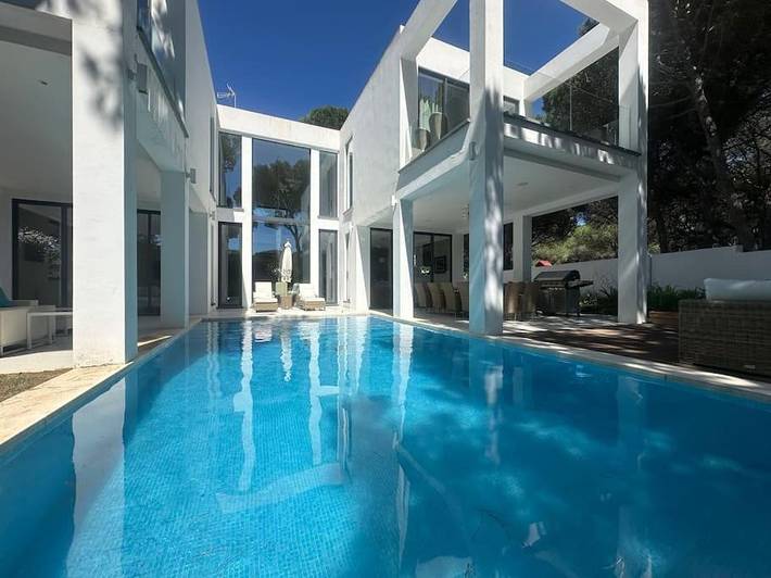 Chalet para 8 personas, con piscina y balcón en Elviria