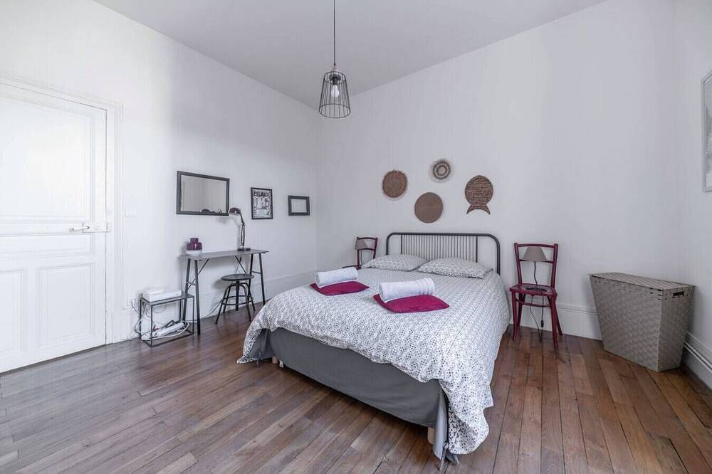 Entire apartment, Large designer apartment, free parking in Vichy, Vichy region
