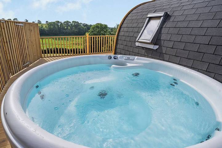 Cottage for 4 people, with garden and hot tub, with pets - 1