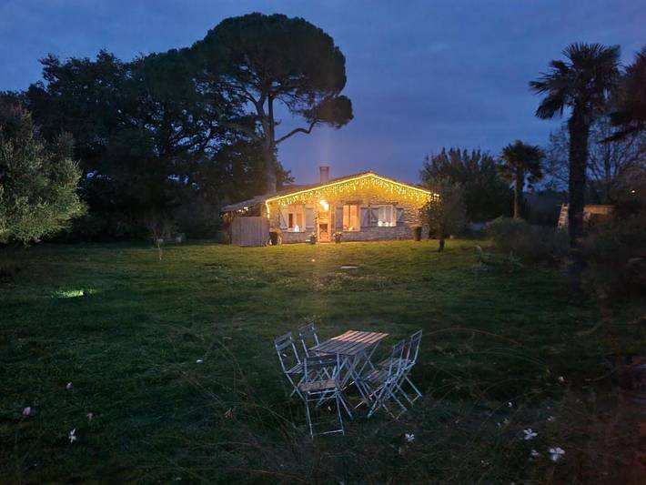 Location de vacances pour 4 personnes, avec vue ainsi que piscine et jardin dans Labastide-Castel-Amouroux