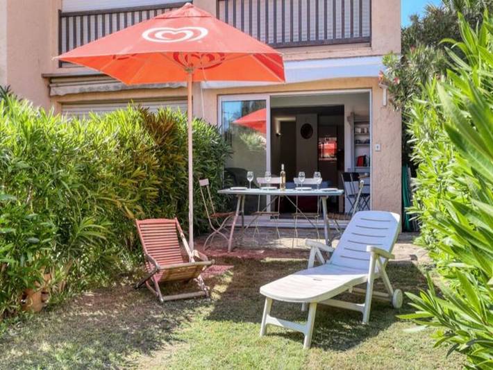 Gîte pour 3 personnes, avec piscine ainsi que terrasse et jardin dans Plage Saint-Clair
