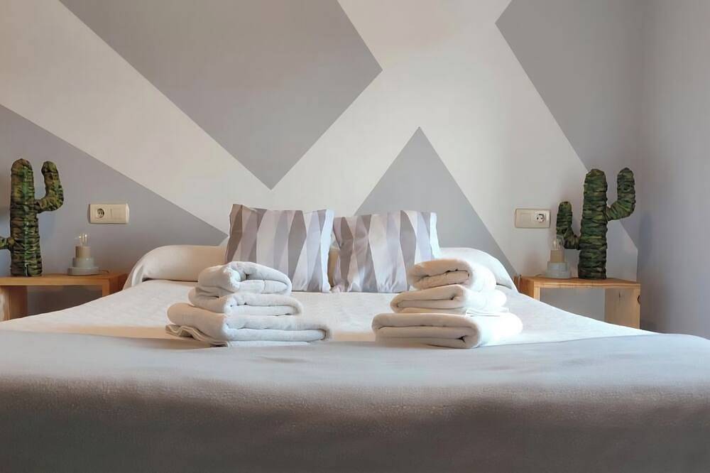 Charming rural getaway at Casa Julia Vut (Pet friendly) in Calzadilla de Tera, Zamora Province