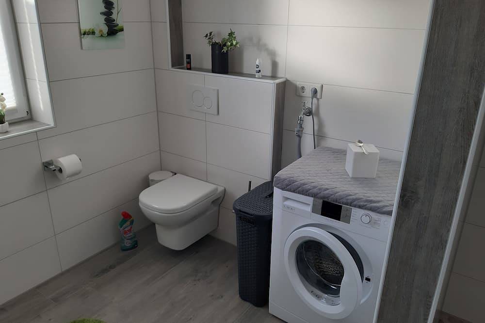 Ganze Wohnung, Familienfreundliche Ferienwohnung m. 2 Sz, Wintergarten, Wellness,Fahrrädern in Pewsum, Krummhörn