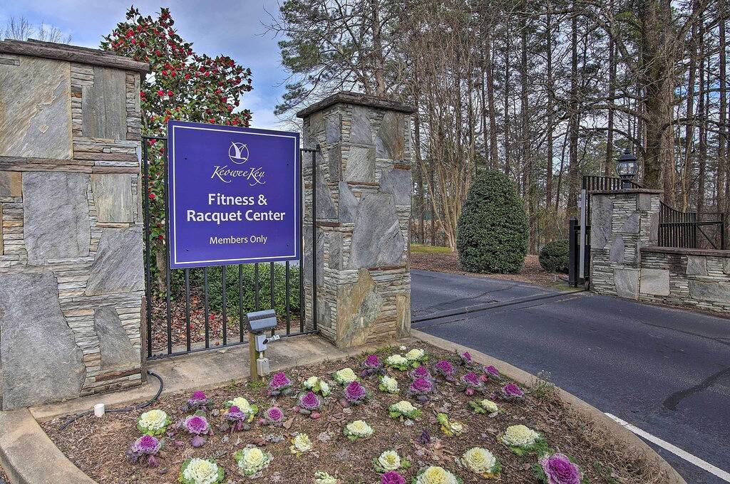 Ganze Wohnung, Neu-Lake Keowee Condo mit Balkon und Resort-Annehmlichkeiten in Lake Keowee