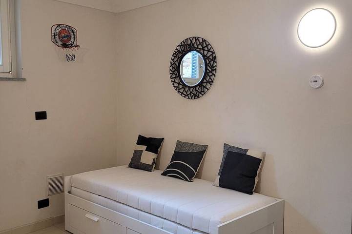 Appartamento intero, Alice Apartments - Airone, 
Ampio monolocale nel centro storico di Crescentino in Crescentino, Provincia di Vercelli