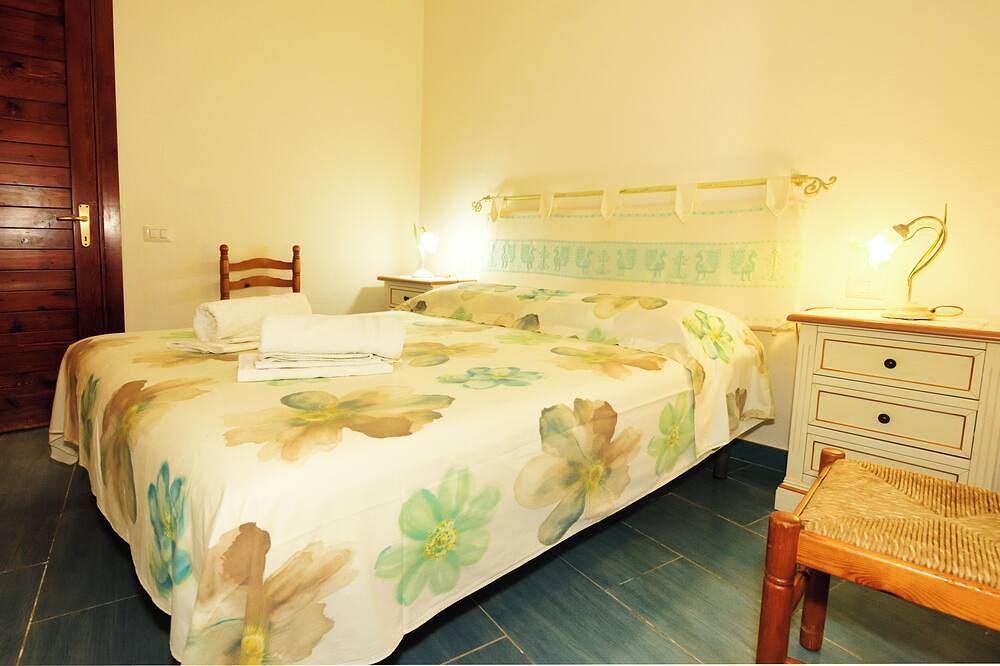 Santa Margherita di Pula: terraced house with garden 200 meters from the sea in Santa Margherita di Pula, Pula region