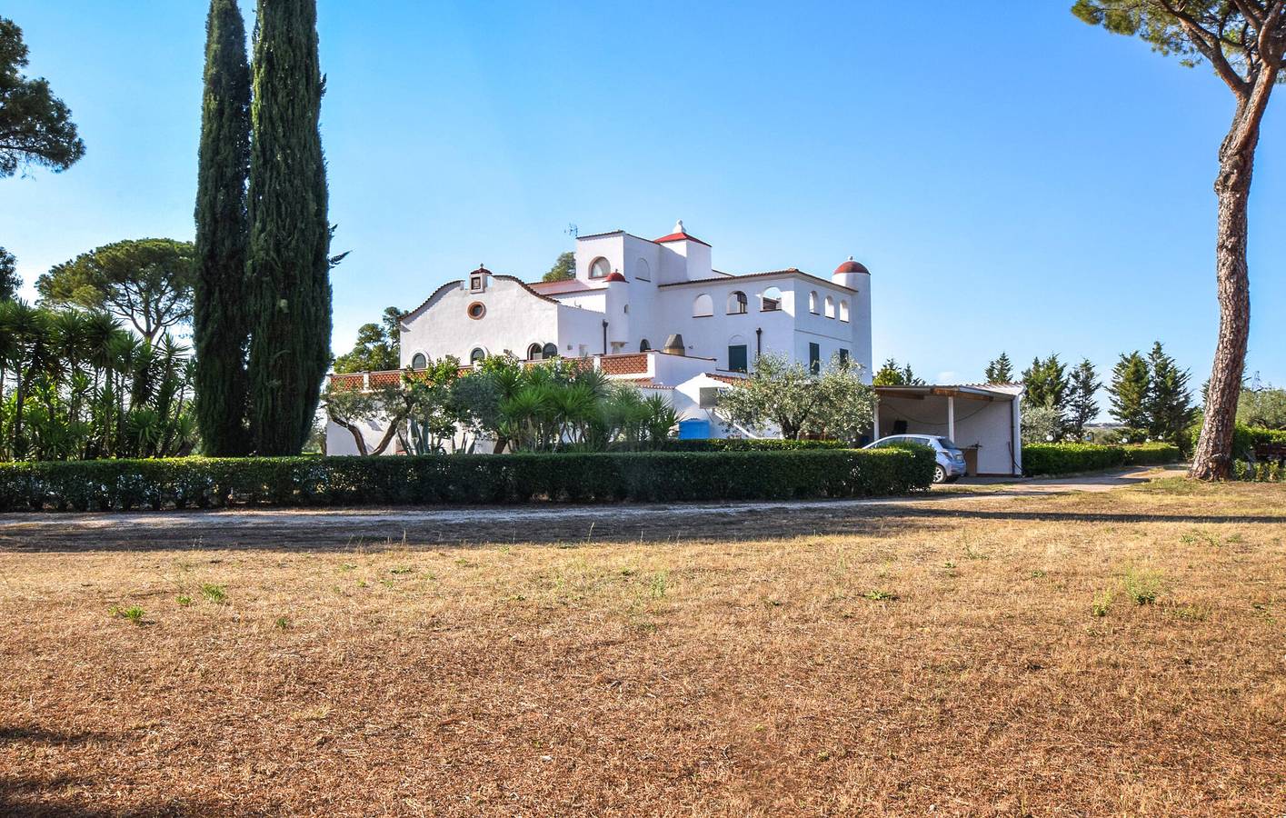 Ritiro soleggiato con garage, aria condizionata, piscina e terrazza in Lucera, Provincia di Foggia