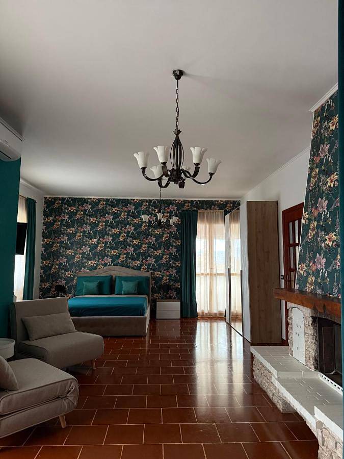 Chambre d’hôte pour 2 personnes, avec terrasse et vue ainsi que jardin et piscine à Lamezia Terme - 3