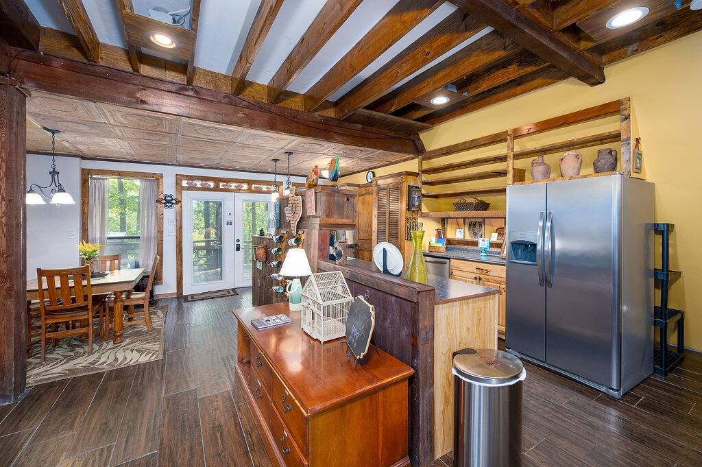 Enchanting Lake Texoma Cabin with Hot Tub in Lake Texoma