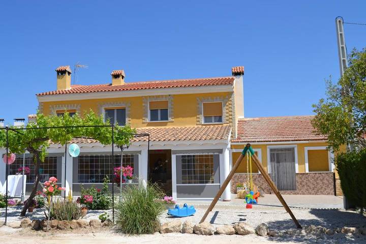 Casa rural para 6 personas, con piscina y jardín además de piscina para niños y vistas en Caravaca de la Cruz - 4