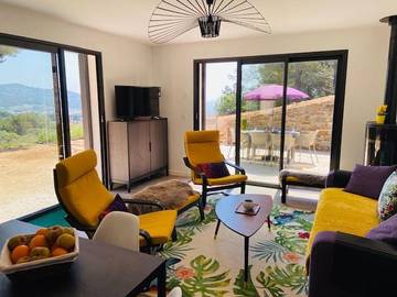 Location de vacances pour 2 personnes, avec piscine ainsi que vue et jardin, adapté aux familles dans Plage Coupereau