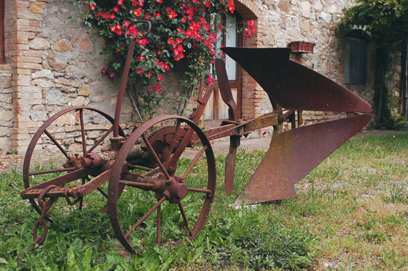 Entire apartment, Apartment 'Agriturismo San Domenico-Il Roseto' with Private Pool, Shared Terrace and Wi-Fi in Radicondoli, Siena Province