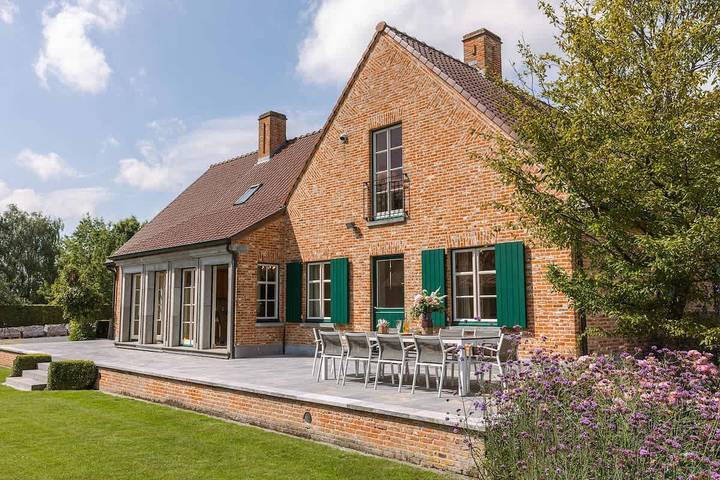 Secluded estate | Pond & terrace, 30 mins to Bruges in Provincia de Flandes Occidental