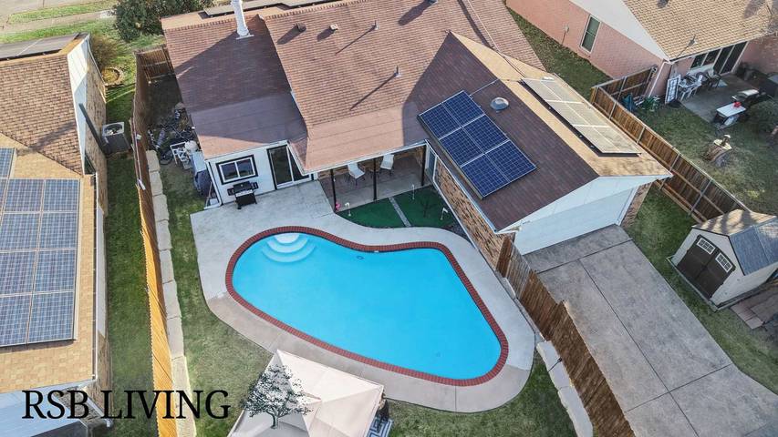 Vacation rental for 8 people, with yard and balcony, kid friendly in Denton County