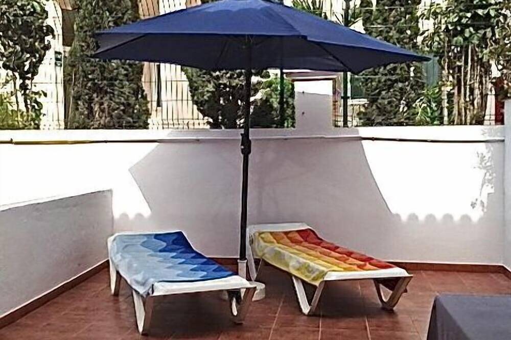 Entire apartment, Seasonal offer-Perfect for your holidaysfree Wi-Fi, beach 3 minutes in Playa Puerto Colón, Adeje