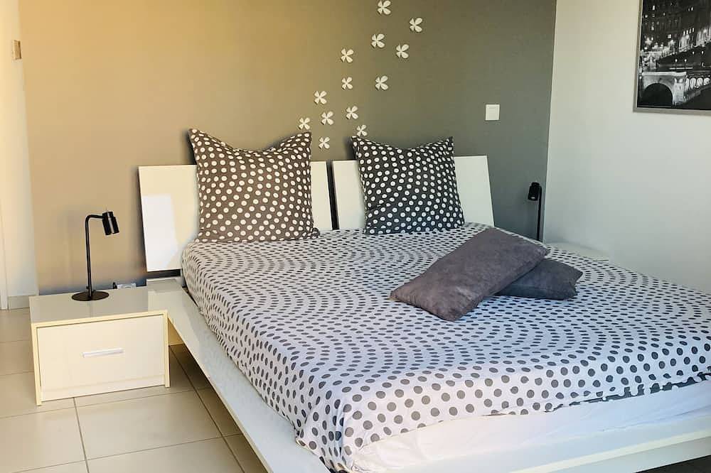 Villa with garden in charming village near Avignon in Entraigues-sur-la-Sorgue, Vaucluse