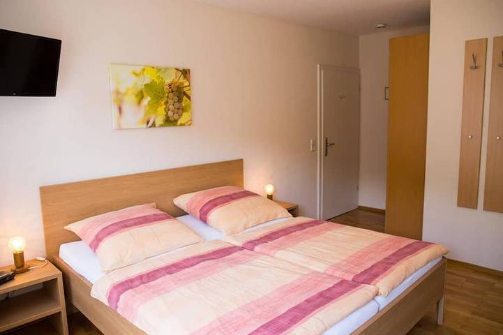 Doppelzimmer Dusche/Wc mit Tv - Gästehaus Alfred u. Brunhilde Frick in Mehring, Moseleifel